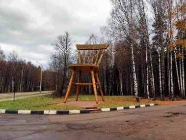 monument-giant-chair-in-dubna-photo-of-russia.jpg